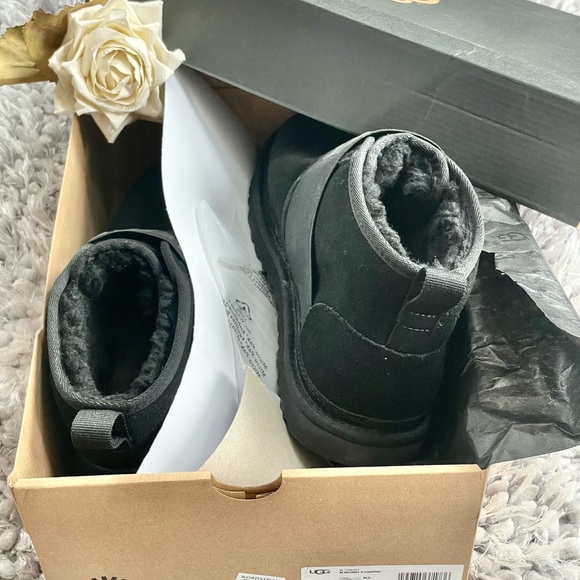 New with tags UGG NEUMEL 11 GRAPHIC BOOTIE An elastic strap w/logo. PLUSH LINING - Picture 2 of 8